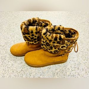 GUESS Cheetah Faux Fur Slip On Ankle Boots for Womens. Size US 7.5, Color Tan.